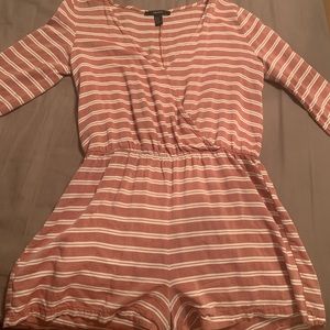 I’m selling this Forever 21 stripped Romper.